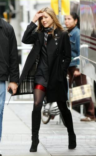 jennifer-aniston-business-03.jpg