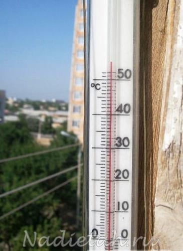 Температура 63. Жара в Узбекистане термометр. Максимальная температура термометр. Температура на термометре летом. Максимальная жара в Узбекистане.