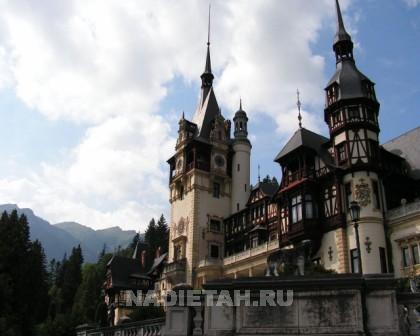 Romania_Peles_Castle_Sinaia1.jpg